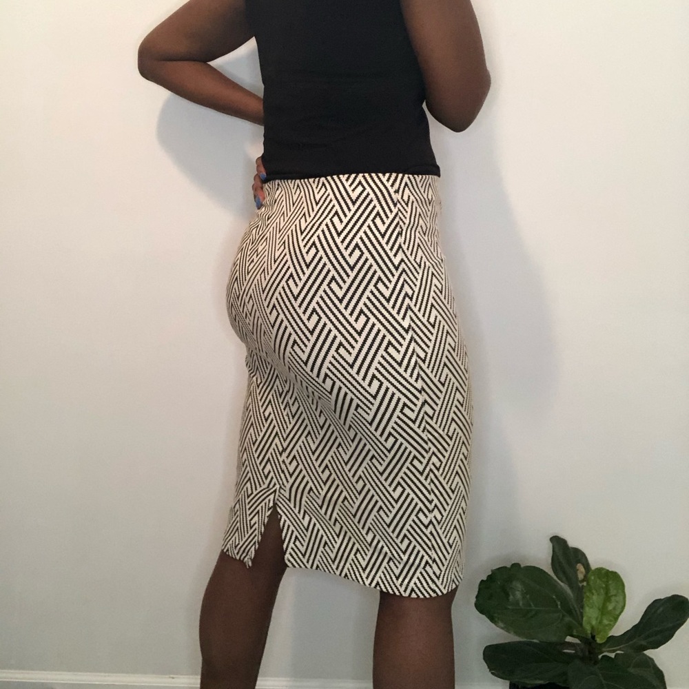 Zara abstract patterned midi skirt size L